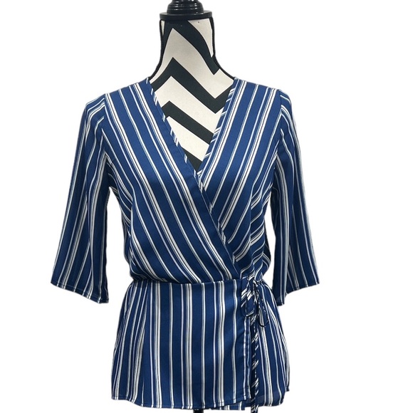 Bundle of Two Spring Tops Size Small - Picture 2 of 11